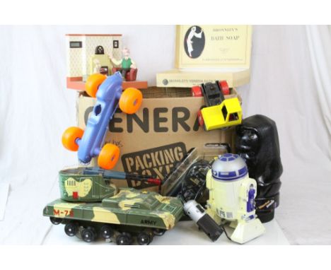 Collection of vintage toys to include tin plate tank, Wallace and Gromit Roomguard etc