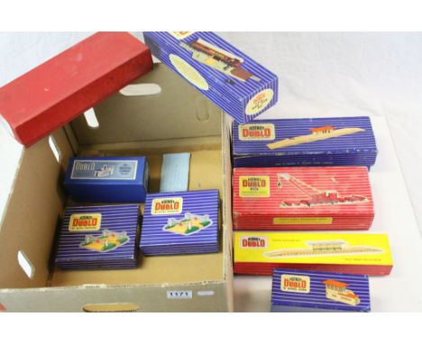 Nine boxed Hornby Dublo accessories to include TPO Mail Van Set, 5020 Goods Depot moulded kit, 4620 Breakdown Wagon, D1 Level