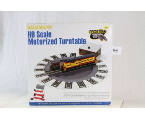 Boxed Bachmann HO Scale Motorized Turntable 46299, complete 