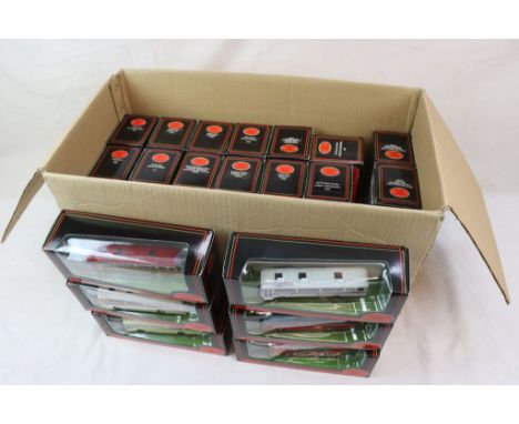 25 boxed 1:76 Exclusive First Editions EFE bus/coach diecast models to include Alexander Y Type Ford R1114 Highlands, London 