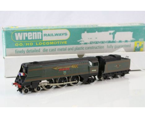 Boxed Wrenn OO gauge W2266/A Golden Arrow BR City of Wells locomotive