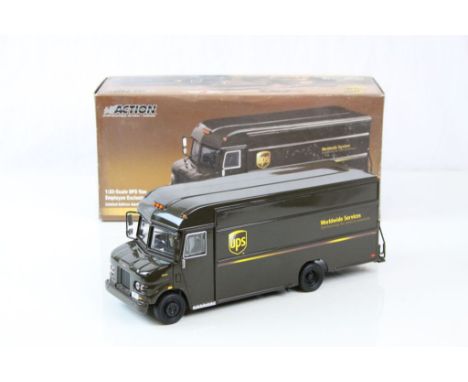 Boxed 1:32 Action Collectables ltd edn UPS 2003 Van Employee Exclusive (No.104652)