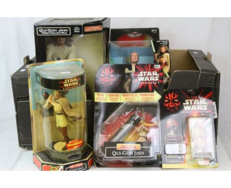 Star Wars - Six boxed/carded Episode 1 Qui Gon Jinn various figures to include 12", 6", 3" lightsaber light up, electric talk
