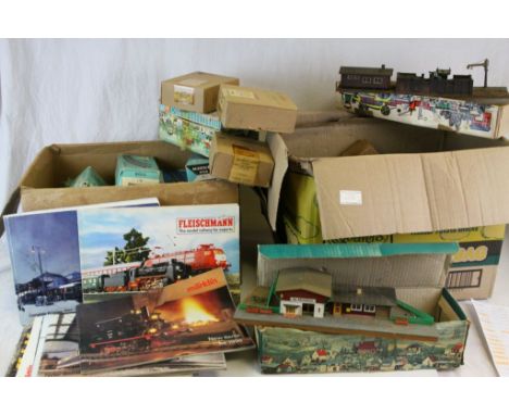 Quantity of Marklin HO gauge model railway accessories to include 21 x boxed items of track (5106, 5100, 5202, 5121 etc), box
