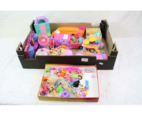 Collection of Polly Pocket to include Bluebird Polly Pocket 1996 Hawaiian Holiday, 1997 Daisy Dressmaker Boutique, 1995 Polly