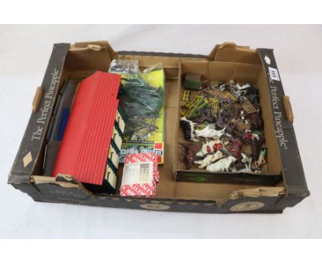 Quantity of vintage metal Britains farm animals and figures plus a later trade box for 24 sheep, plastic stable and Britains 