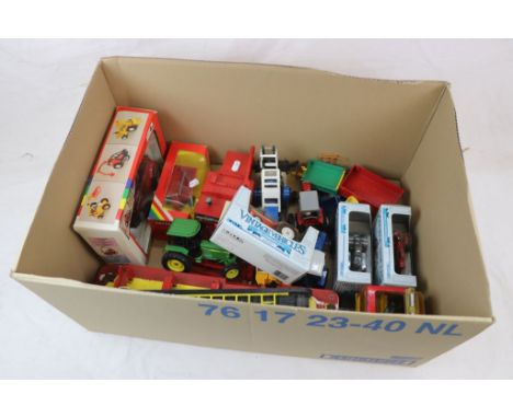 Group of boxed/unboxed diecast farming models to include 2 x boxed Britiains 1:32 Valmet logging tractor &amp; 9537 Vicon tow