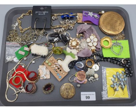 A Tray of costume jewellery; art deco compact, various murano rings and other collectables