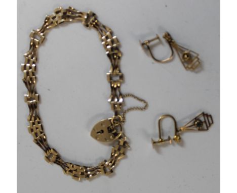 9ct gold fancy gate bracelet 18cm and a pair of 9ct gold screw back earrings, total weight 4.5g