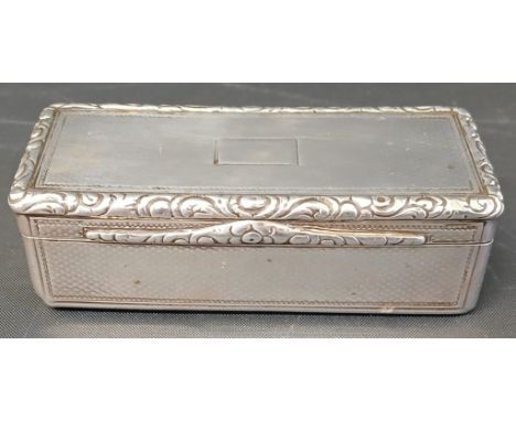 Georgian silver snuff box with foliate thumbpiece, hinged cover and sides with engine turned decoration and gilt interior, Lo