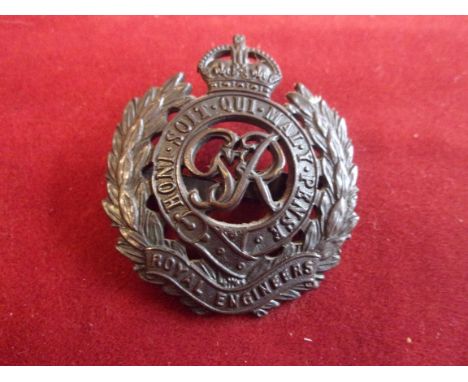 Royal Sussex Regiment WWI Cap Badge (Bi-metal), slider. K&amp;K: 646-Royal Sussex Regiment WWI Other Ranks Cap Badge (Brass),