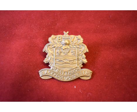 1st Battalion, Blackpool Volunteers WWI Cap Badge (Brass), two lugs. K&amp;K: 1636