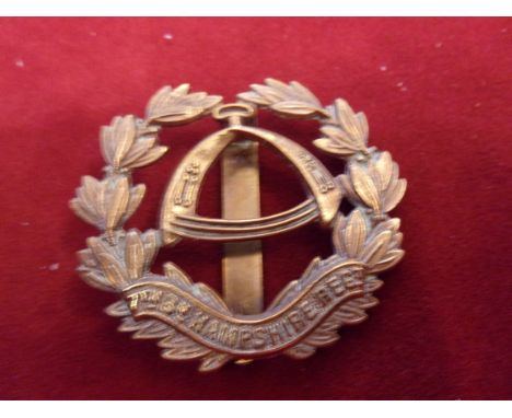 Hampshire Regiment 7th (Duke of Connaught's Own) Battalion WWI Officers Cap Badge (Gilding-metal), slider. K&amp;K: 1732