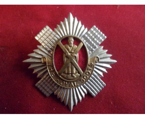 The Royal Scots (Lothian Regiment) WWI Forage Cap Badge (Bi-metal with red backing), two lugs. K&amp;K: 589
