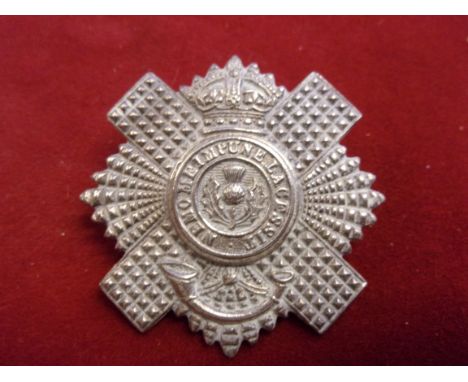Royal Scots (Lothian Regiment) 4th and 5th Battalions (Queen's Edinburgh Rifles) WWI Cap Badge (white-metal), two lugs. K&amp