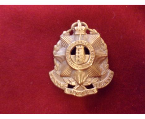 10th County of London Regiment (Hackney) Other Rank WWI Cap Badge (Gilding-metal), slider, an unusual variant with more groun
