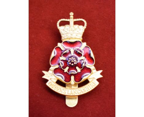 The Queen's Lancashire Regiment EIIR Cap Badge (Gilt and Enamel), slider and made 'SE'