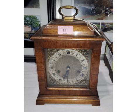 A Smith's reproduction mahogany cased mantle clock (key, no pendulum) 