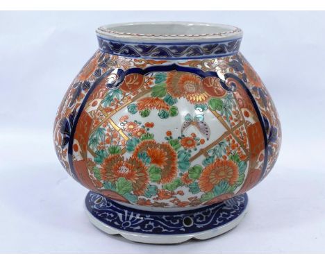 A Japanese Imari pattern jardiniere / planter, the base having central drainage hole and 4 further holes to foot rim, height 
