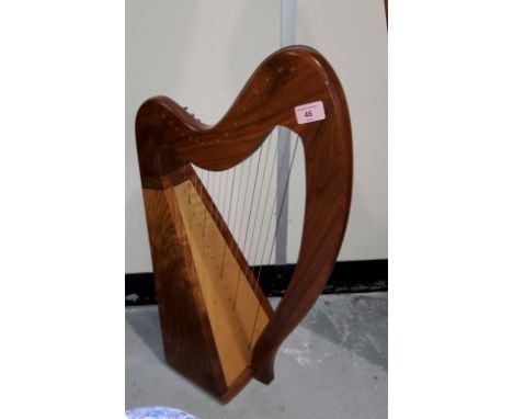 An American 16 string folk harp by Stoney End Harps, Red Wing, Mn. USA, height 60 cm, with soft case -The harp has been playe
