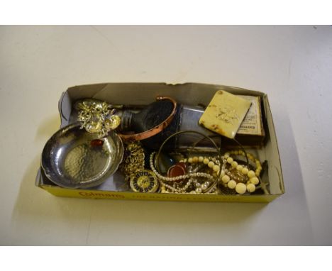 A tray containing a hip flask, various jewellery, a small Common Prayer book AF etc. 