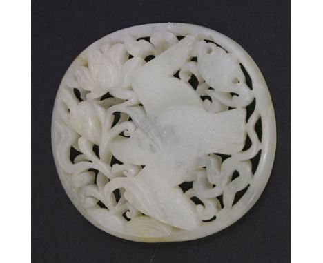 A white jade plaque,late Yuan/early Ming, of oval form, pierced and carved with a goose in a lotus pond,6cm元末明初 灰白玉镂雕春水牌