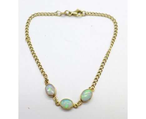 A 9ct gold and opal bracelet, 3.6g