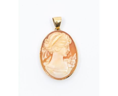 A gold mounted oval Cameo pendant depicting portrait of a girl, unmarked probably 9ct gold, total gross weight approx 6.7gms 