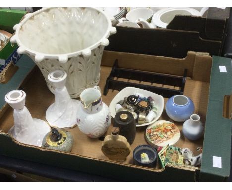 A collection of ceramics and china wares to include a planter, thimbles, trinket boxes, small novelty whisky bottles, Worcest