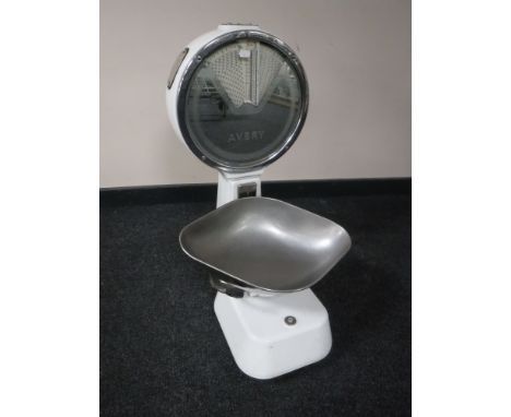 A set of Avery grocer's scales  CONDITION REPORT: Cosmetically in decent condition but the scales do not appear to be working
