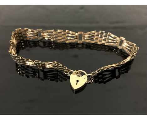A 9ct gold gate bracelet, 5g.