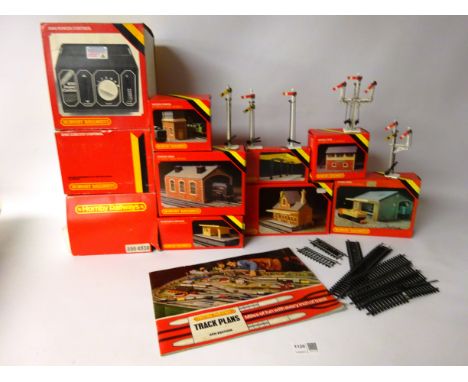 Hornby OO Gauge Buildings:Booking Hall, Signal Box, Engine & Goods Sheds, Water Tower, Viaduct, Brick Bridge, Platform Canopy