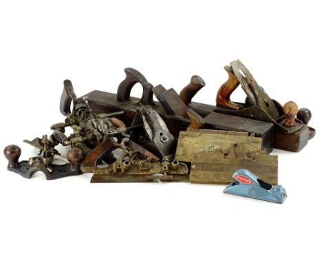 Various tools, planes, plough and other type, late 19thC and other, block plane 45cm W etc. (a quantity)
