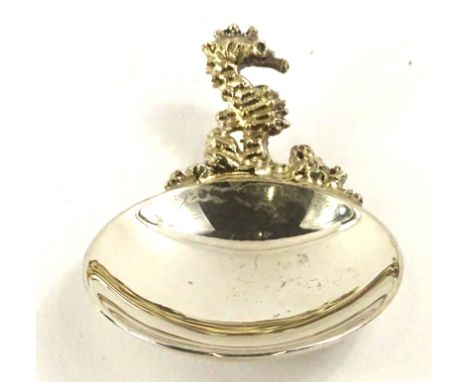 A Stuart Devlin silver caddy spoon, with matte silver gilt finished seahorse handle, London 1980 ¾oz.