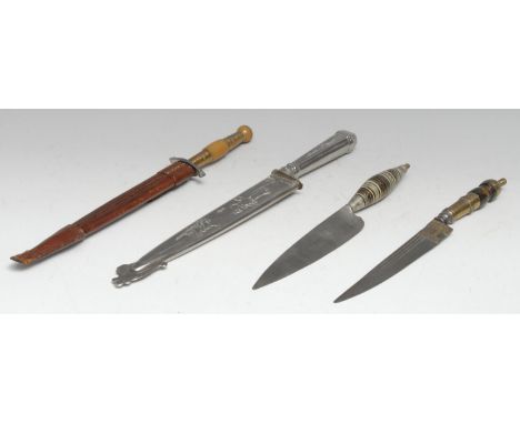 A South American gaucho knife, 14.5cm straight single-edged blade, damascened ricasso. knopped brass and horn hilt, 24cm long