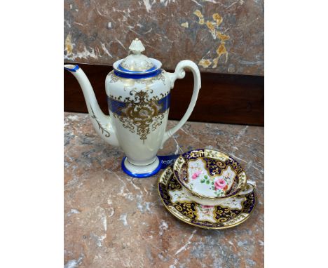 COLLECTION OF VICTORIAN AND LATER TEA CUPS AND SAUCERS, along with other tea ware and sugar basins