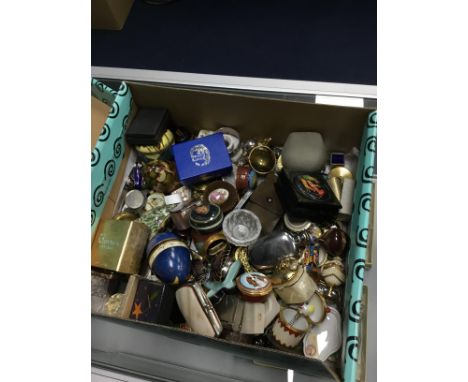 LOT OF VARIOUS TRINKET AND OTHER BOXES, including a cloisonne example
