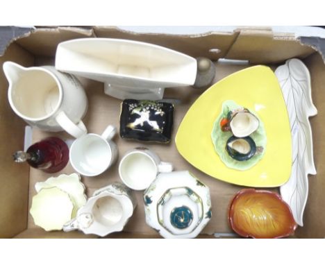 A selection of mixed ceramics including Carlton Ware one footed yellow bowl (hair line crack on under side), two leaf bowls, 