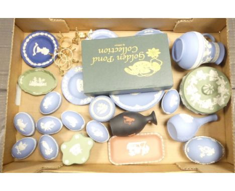 Collection of Wedgwood jasper ware to include Terracotta Egyptian vase (chip on base) sage green lidded box, egg trinket boxe