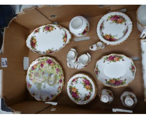 Royal Albert Old Country Roses items to include pin dishes, cruet items, swan trinket dish, coffee mug, shallow bowl  etc. (1