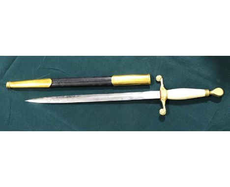 A WILKINSON SWORD BI-CENTENARY PRESENTATION DAGGER. A Wilkinson sword presentation dagger with a 27.5cm blade etched '1772-19