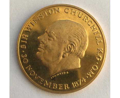 AN 18CT GOLD CHURCHILL COMMEMORATIVE COIN. With a profile portrait of Churchill by Ironside within the legend Sir Winston Chu