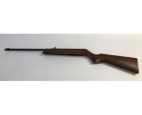 A B.S.A. MERLIN MARK 2 AIR RIFLE. A .177 Merlin Mark 2 numbered KA2538. Lacking spring and trigger mechanism. 92cm overall le