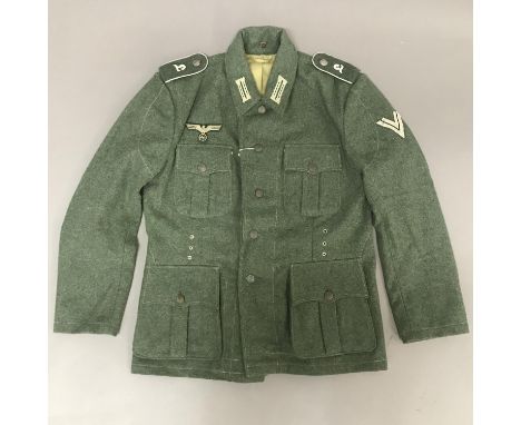 AN M40 STYLE GERMAN ARMY TUNIC. An M40 style tunic with a mixture of insignia including No.4 unit buttons, infantry piping 'L