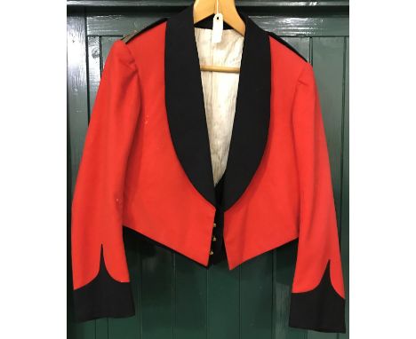 A COLONEL'S MESS JACKET AND WAISTCOAT. A 1902 pattern scarlet mess jacket and waistcoat with George V buttons and Colonel's r