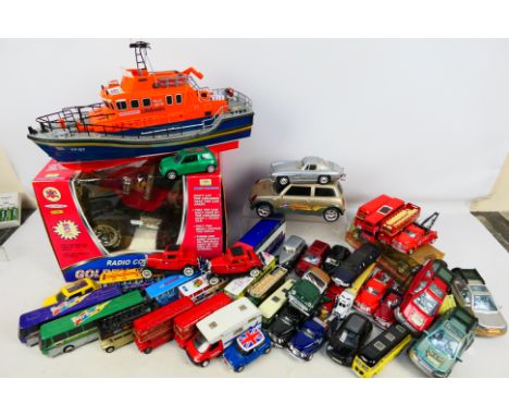 Corgi - Cararama - Kinsmart - Bburago - A group of unboxed vehicles including buses, Land Rover Freelander, Triumph TR3, Mini