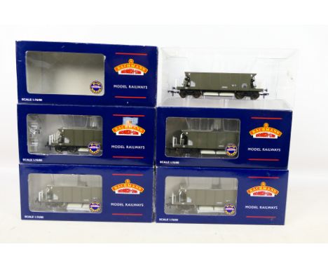 Bachmann - 5 x boxed OO gauge YGH Sealion Bogie Hopper Wagons in weathered finish # 38-130A. They appear Mint in Very Good bo