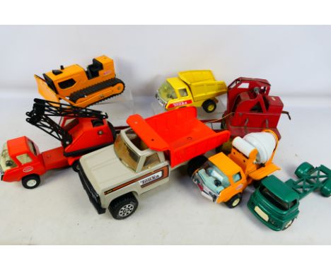 Tonka - Tri-ang - A collection of 7 unboxed vintage and newer tinplate Tonka vehicles to include Jones KL Crane #44 T-6 Bulld