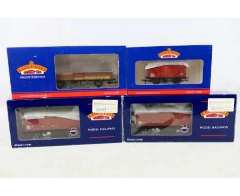 Bachmann - 4 x boxed OO gauge wagons, 2 x 35 Ton Sliding Door Box Vans # 38-126, a 22 Ton STV Tube Wagon # 38-750 and a 12 To