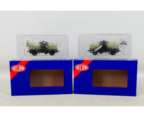 Heljan - 2 x boxed OO gauge Esso tank wagons in grey 1980s weathered finish # 1154. They appear Mint in Near Mint boxes. (Thi